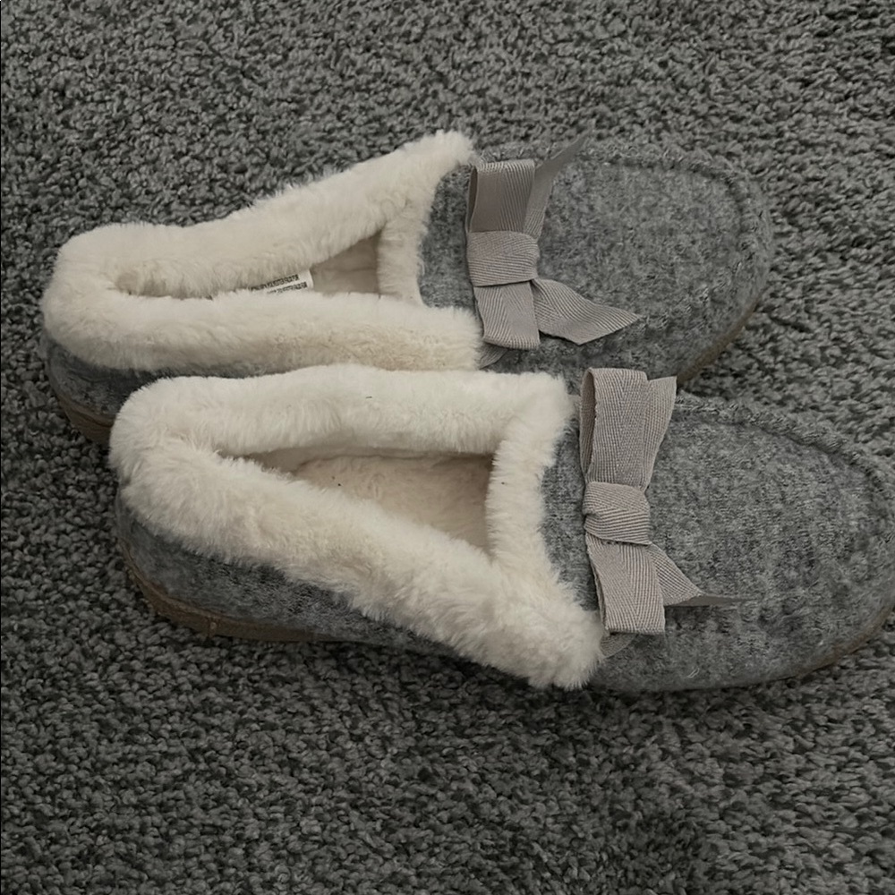 Cozy Gray Slippers with Bow